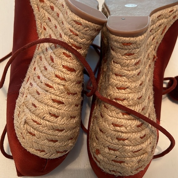 Tory Burch Red Pompom-embellished Lace-up Satin Wedge Espadrilles Merlot 10 - Picture 9 of 11